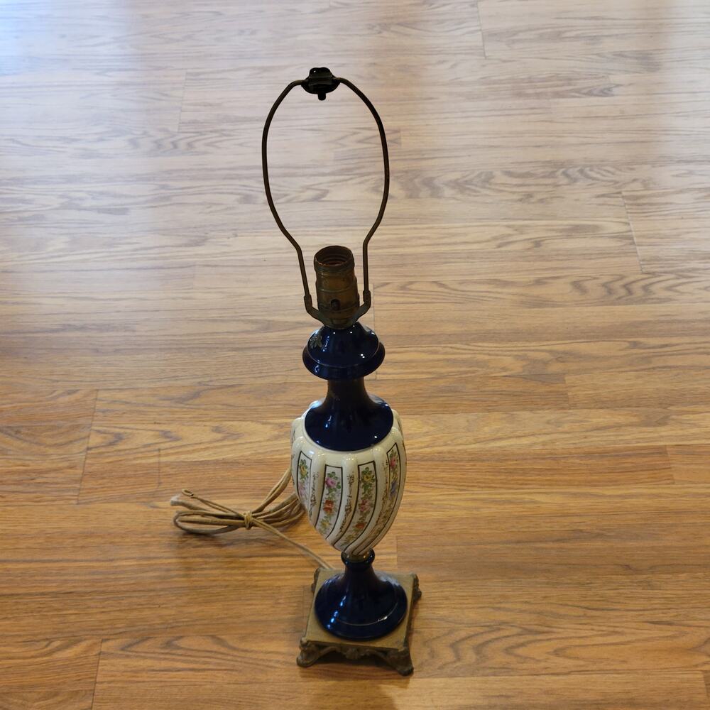 FRENCH SEVRES HAND-PAINTED PORCELAIN LAMP. C 1920.